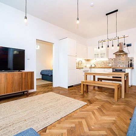 Elegant, Modern, 2-Bed Flat By Museum Of Prague 아파트 외부 사진
