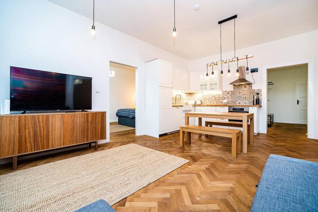 Elegant, Modern, 2-Bed Flat By Museum Of Prague 아파트 외부 사진