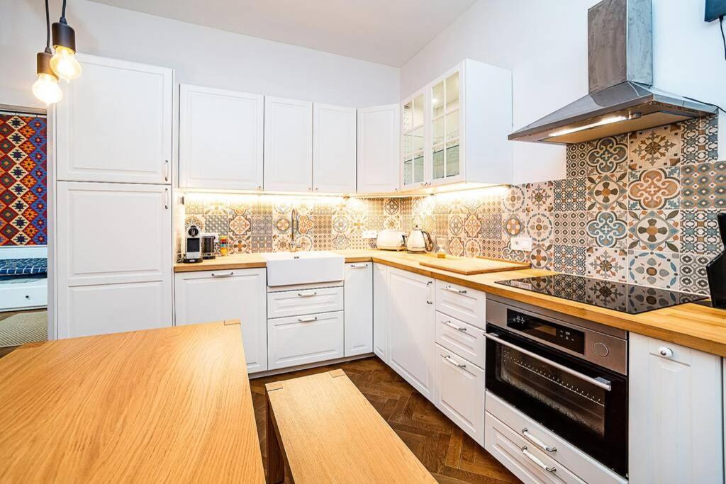 Elegant, Modern, 2-Bed Flat By Museum Of Prague 아파트 외부 사진