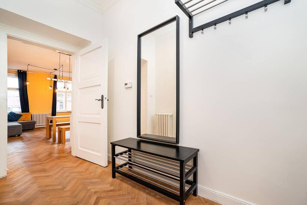 Elegant, Modern, 2-Bed Flat By Museum Of Prague 아파트 외부 사진