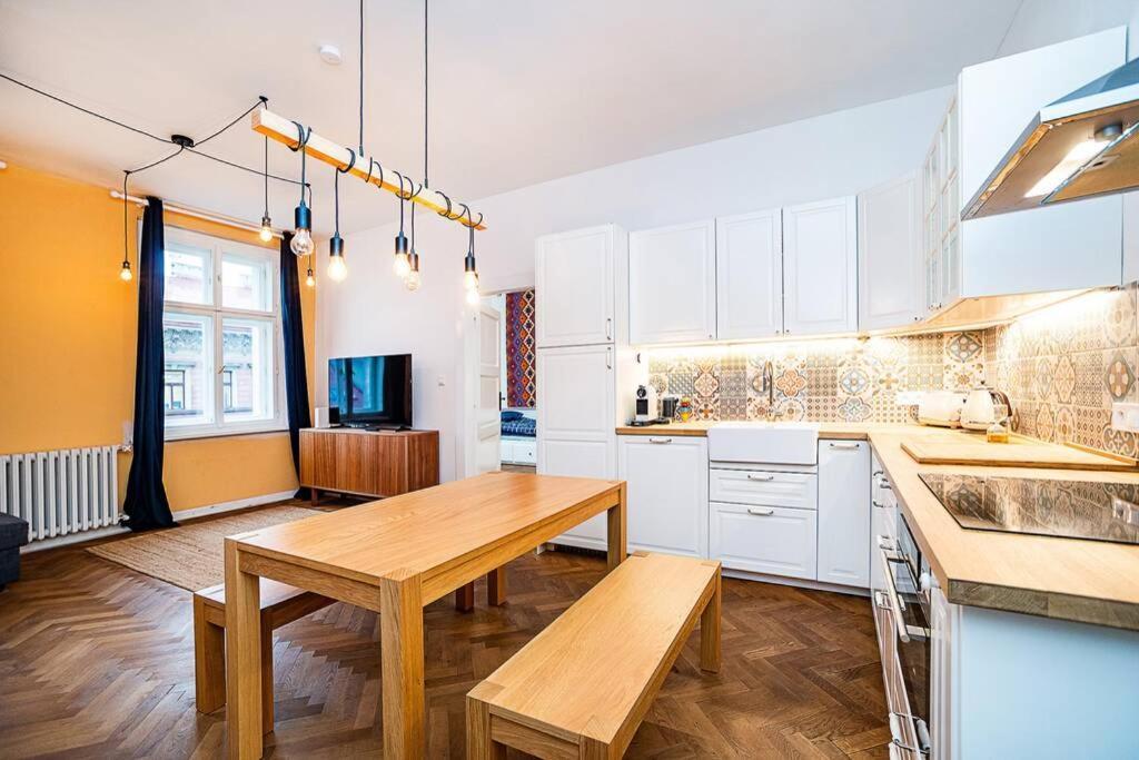 Elegant, Modern, 2-Bed Flat By Museum Of Prague 아파트 외부 사진